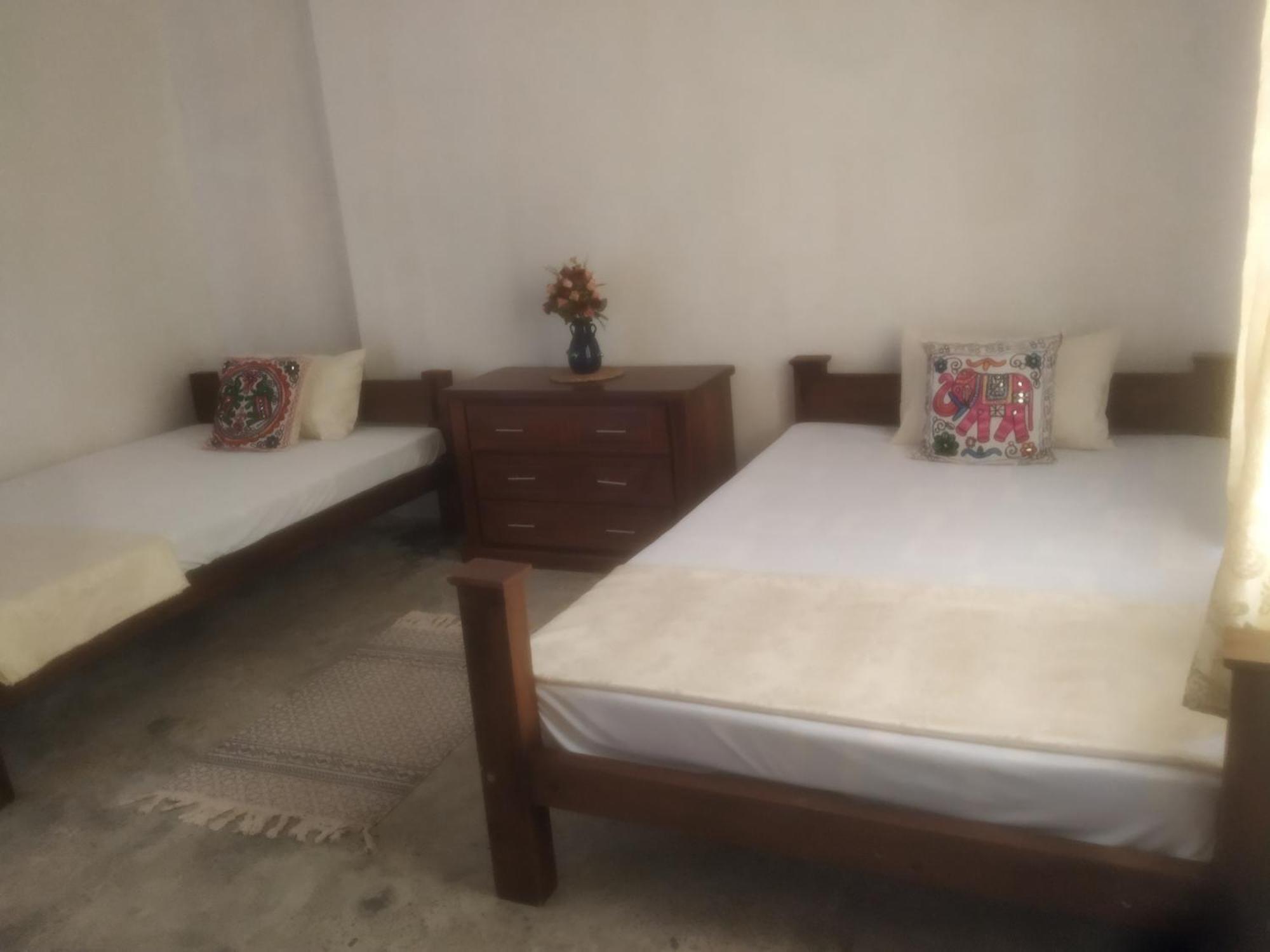 Barefoot Inn 캔디 외부 사진