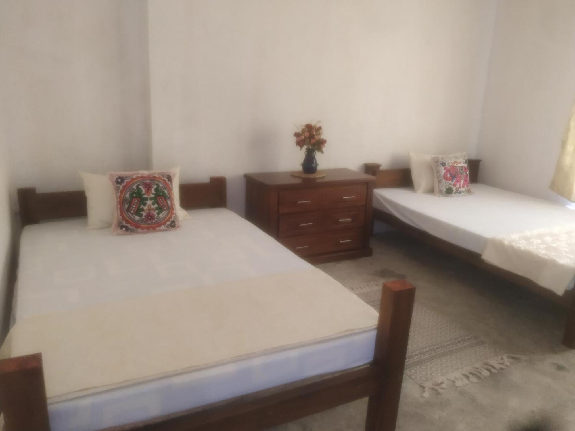 Barefoot Inn 캔디 외부 사진